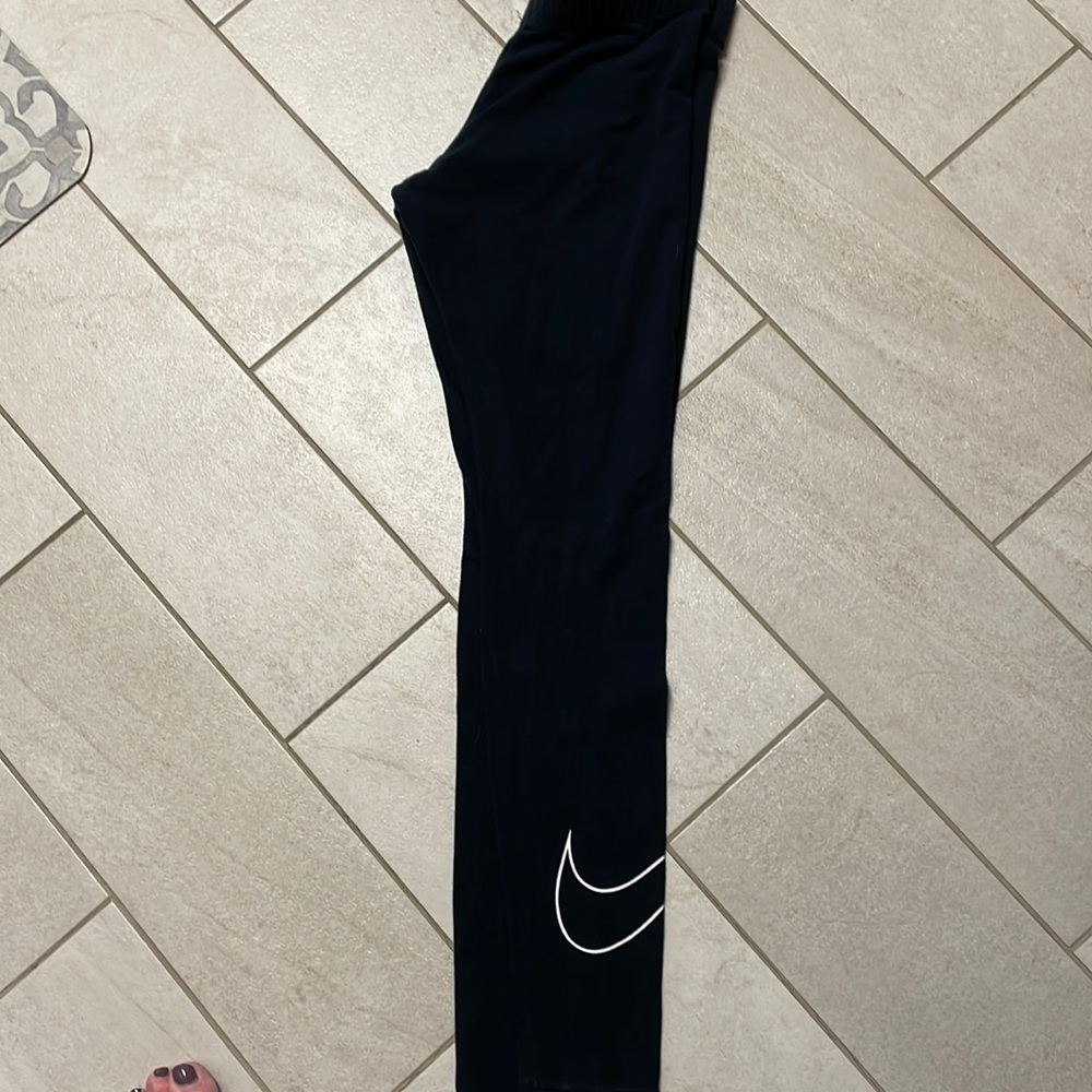 Black Nike leggings